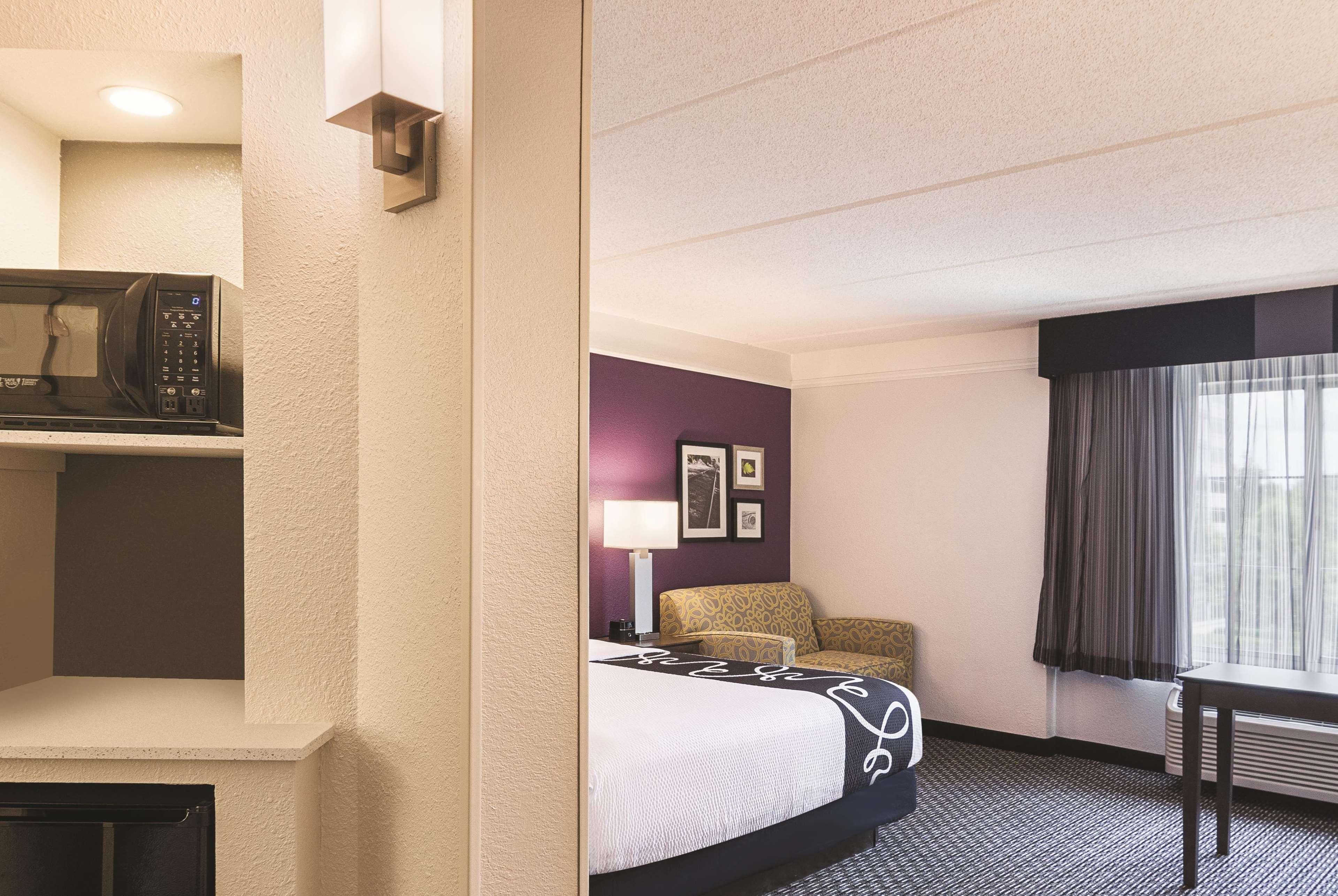 Отель La Quinta By Wyndham Atlanta Perimeter Medical Санди-Спрингс Экстерьер фото