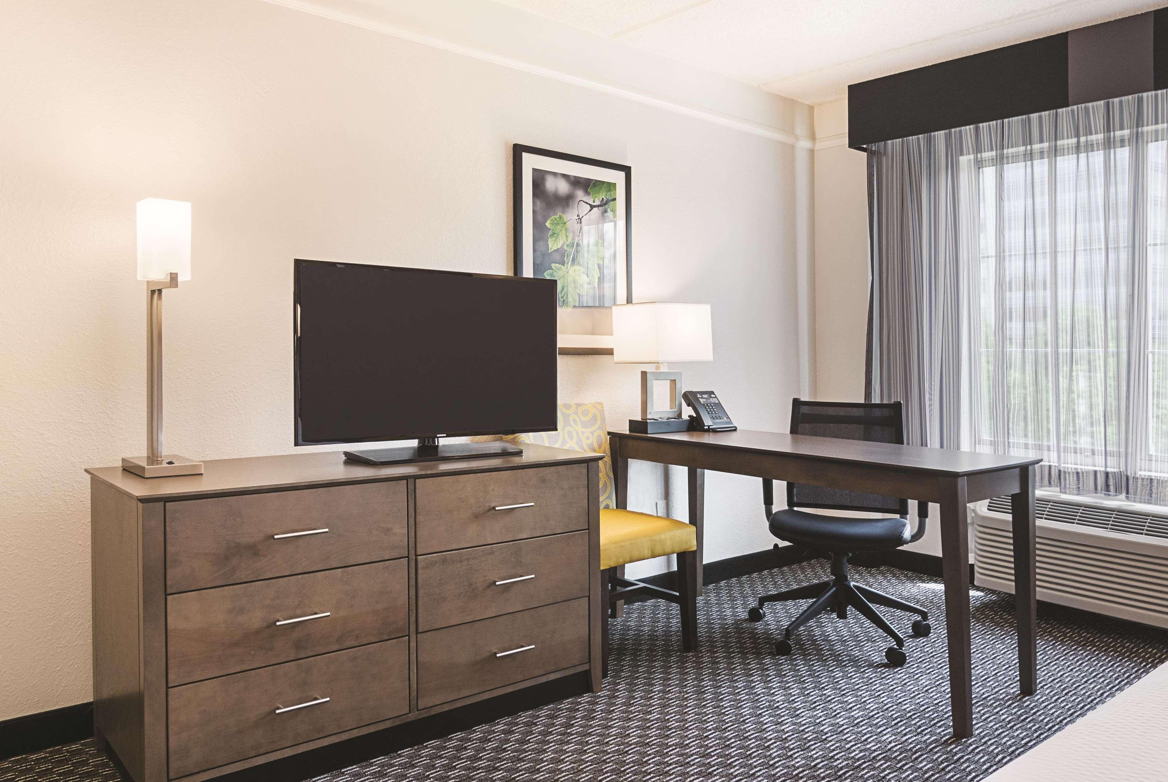 Отель La Quinta By Wyndham Atlanta Perimeter Medical Санди-Спрингс Экстерьер фото
