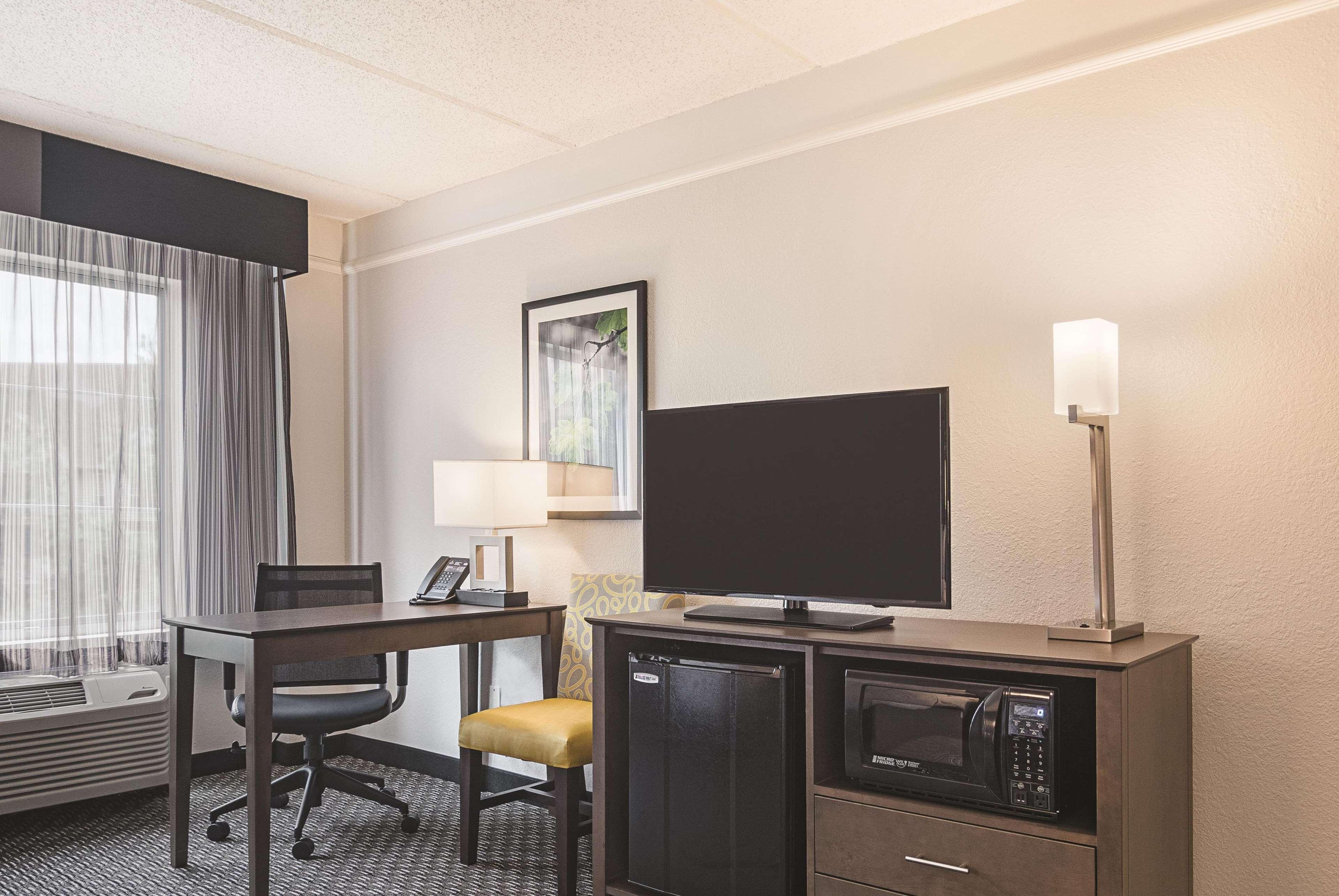 Отель La Quinta By Wyndham Atlanta Perimeter Medical Санди-Спрингс Экстерьер фото