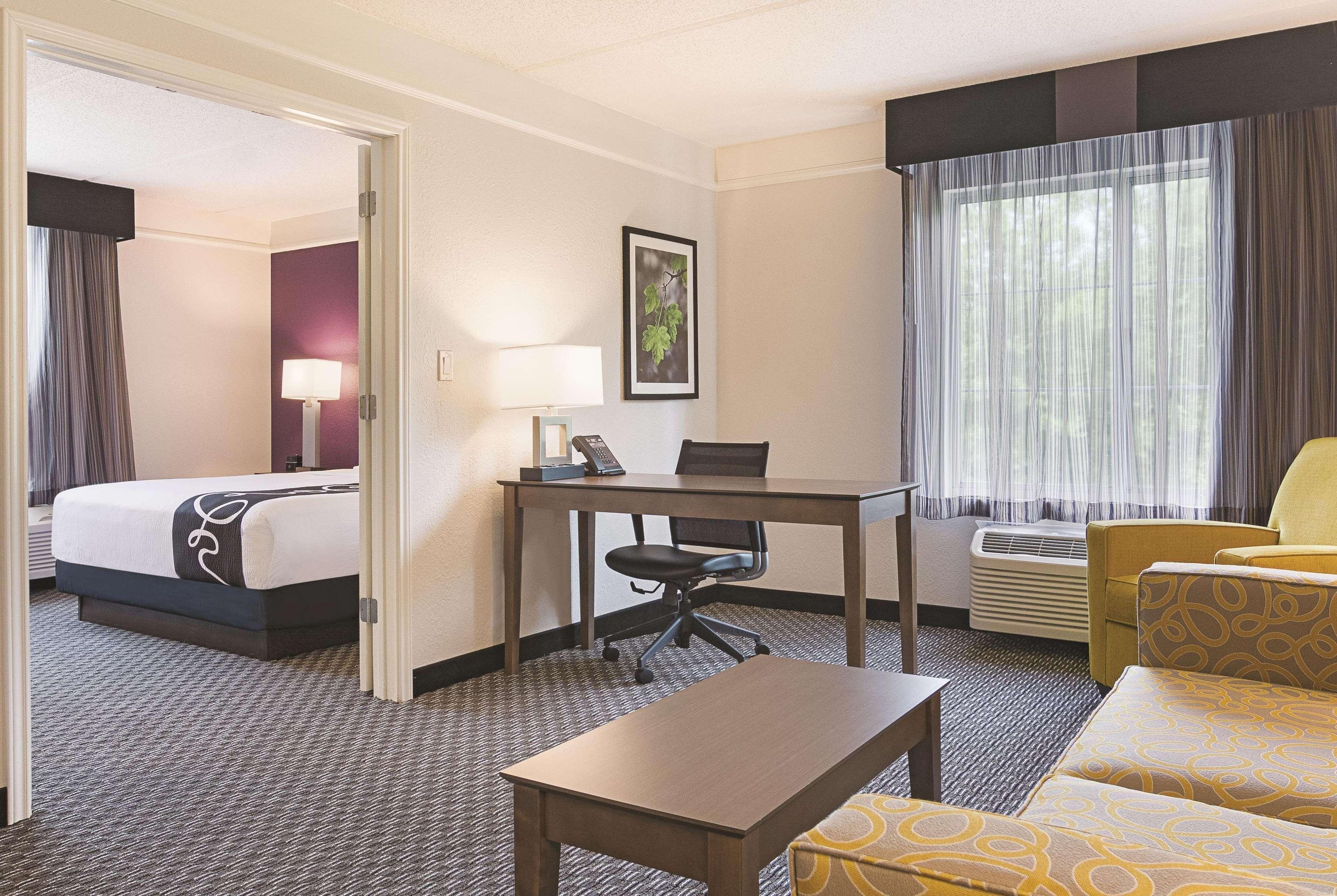 Отель La Quinta By Wyndham Atlanta Perimeter Medical Санди-Спрингс Экстерьер фото