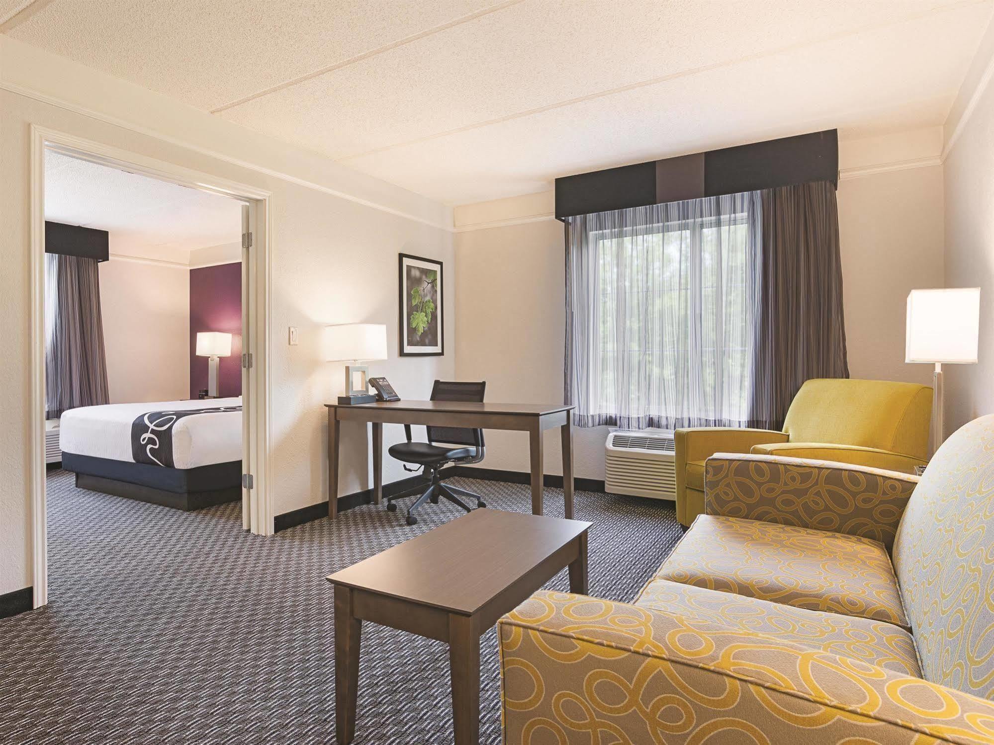Отель La Quinta By Wyndham Atlanta Perimeter Medical Санди-Спрингс Экстерьер фото